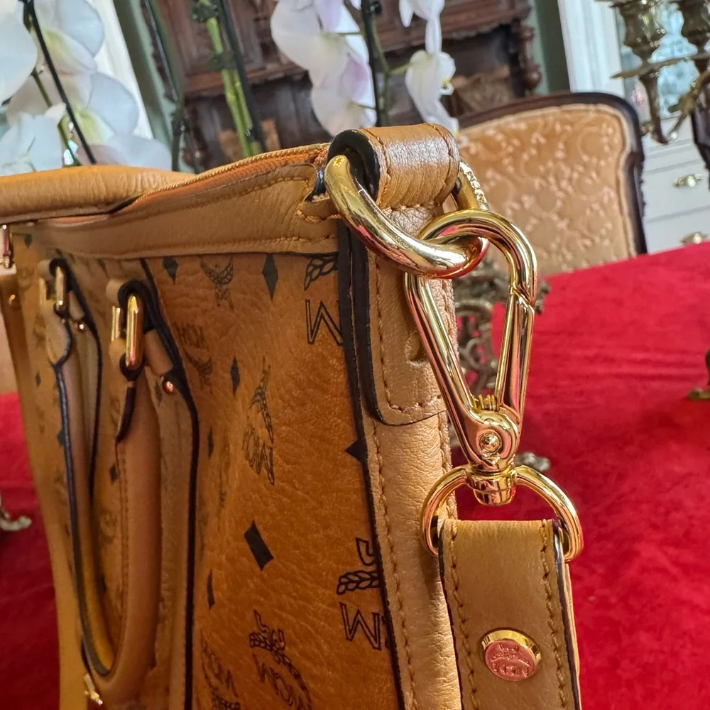 💯 Guaranteed Authentic MCM Cognac Visetos Laptop Bag with strap🥀🥀PRICE IS FIRM🥀🥀